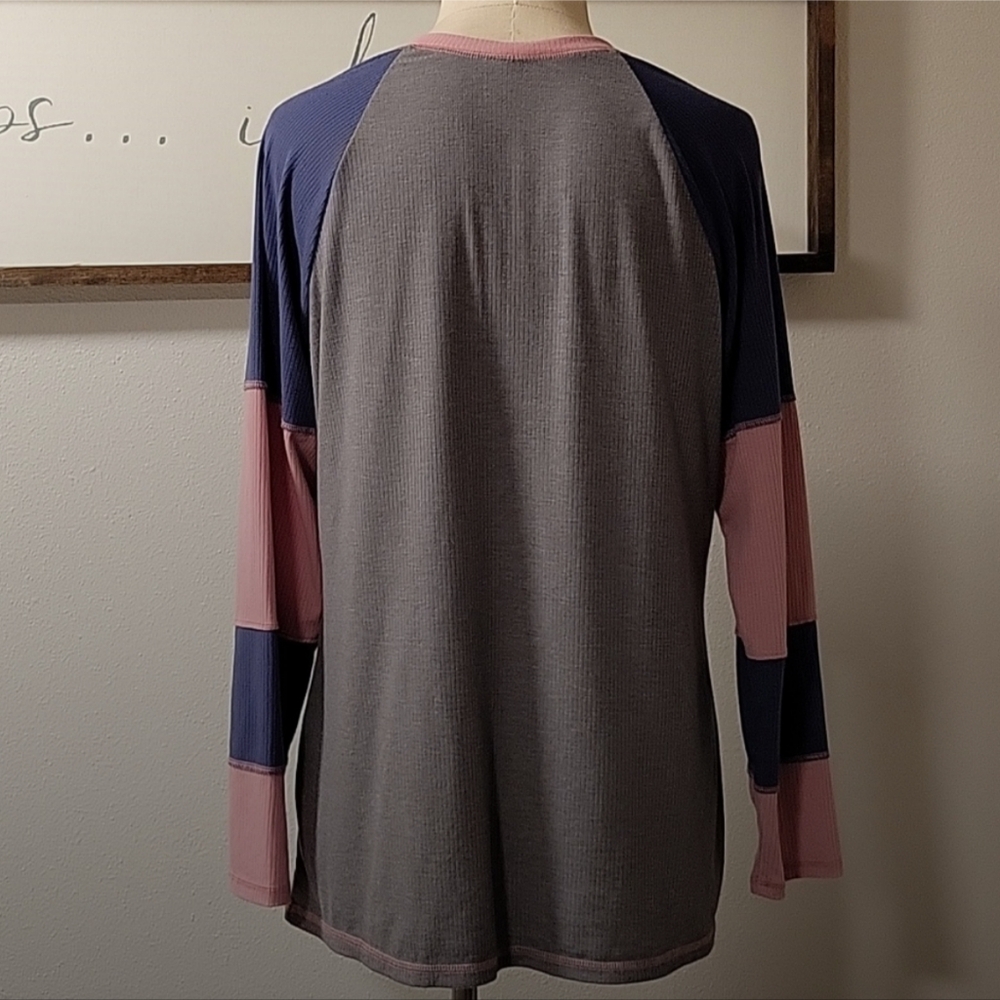 Torrid ColorBlock Long Raglan Sleeves Ribbed Top Size 2 (18-20) - Picture 2 of 8